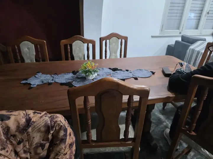 Foto de comprador de Comedor de Algarrobo para 8 Personas con Sillas Tapizadas 2