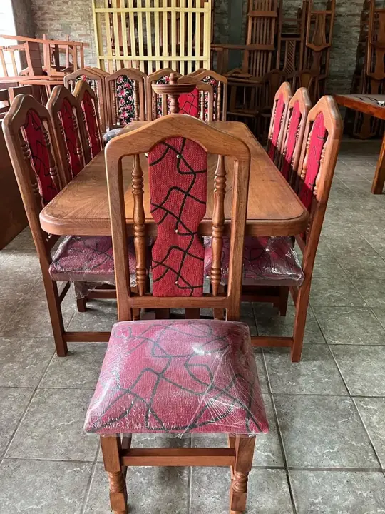 Foto de comprador de Comedor de Algarrobo para 8 Personas con Sillas Tapizadas 3