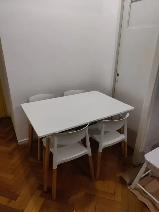 Foto de comprador de Comedor Moderno Rectangular 120x80 con Sillas Milan 2