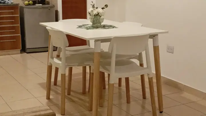 Foto de comprador de Comedor Moderno Rectangular 120x80 con Sillas Milan 3