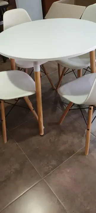 Foto de comprador de Comedor Moderno Redondo Eames para Departamento 3