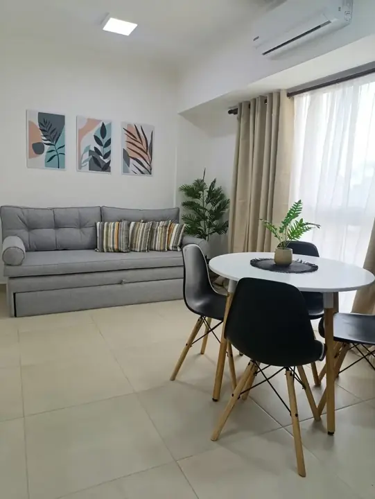 Foto de comprador de Comedor Moderno Redondo Eames para Departamento 6