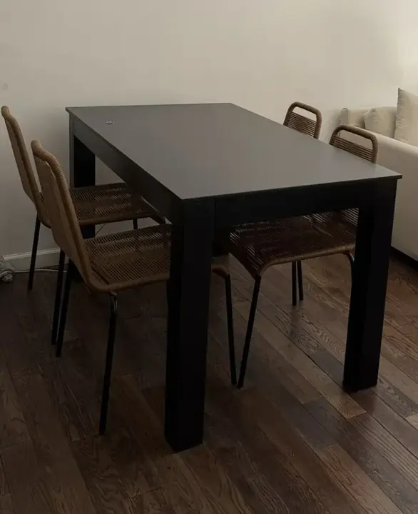 Foto de comprador de Mesa de Comedor Moderna Laqueada 140x80 1