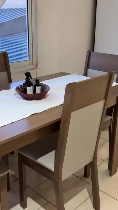 Foto de comprador de Comedor Moderno con Sillas de Cuero Sintetico 2