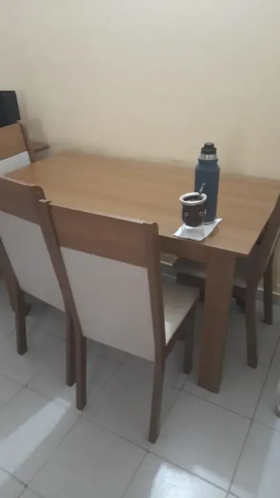 Foto de comprador de Comedor Moderno con Sillas de Cuero Sintetico 6