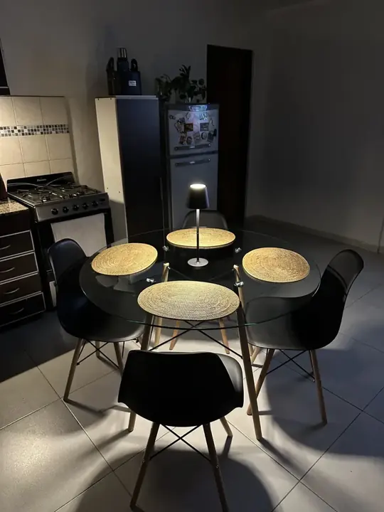 Foto de comprador de Comedor Moderno de Vidrio con Sillas Eames DSW 2