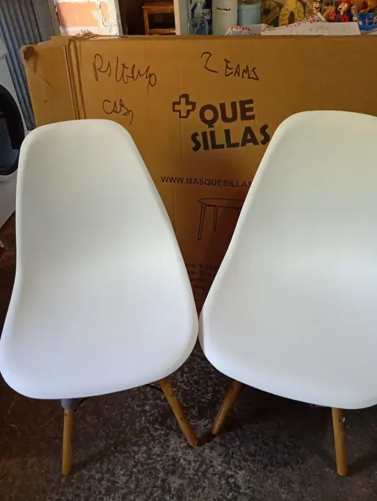 Foto de comprador de Comedor Moderno de Vidrio con Sillas Eames DSW 5