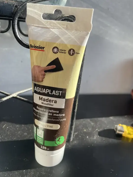 Foto de comprador de Masilla Para Madera Color Pino 125ml Acabado Mate Uso Interior Exterior 5