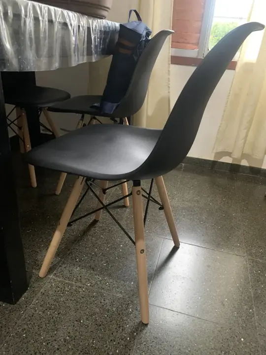 Foto de comprador de Sillas x6 Diseño Eames Patas Madera Para Tu Casa 4