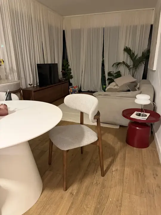 Foto de comprador de Silla de Comedor Pampa Madera Nogal Meihome Deluxe 5