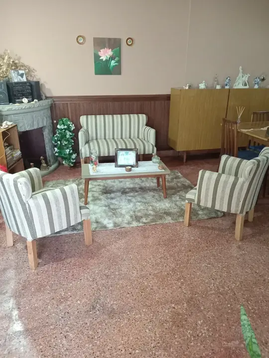 Foto de comprador de Sillon de 2 Cuerpos con Apoyabrazos de Madera para Living 1