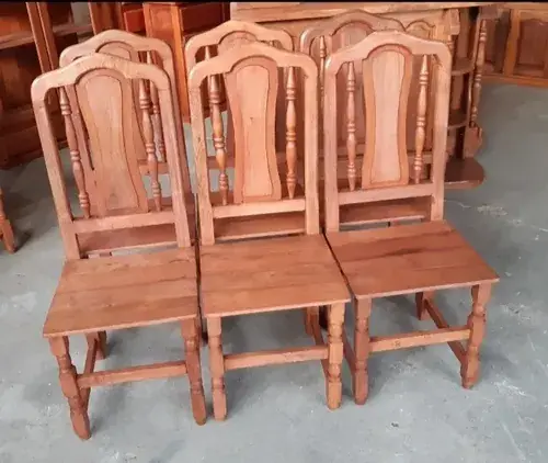 Sillas de algarrobo sin tapizar — detalle