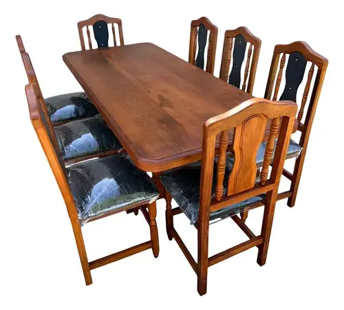Comedor Terra Algarrobos — vista general con sillas tapizadas