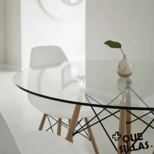 Sillas Eames DSW blancas con patas de haya — detalle