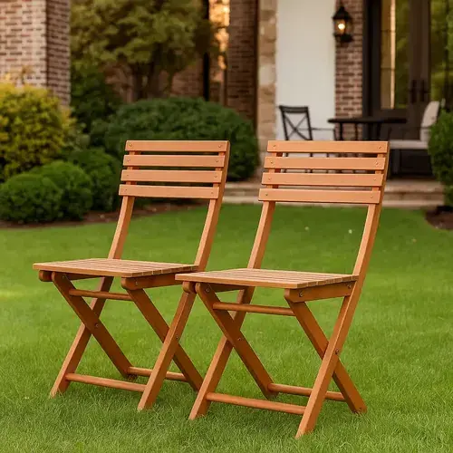 Silla bistro Corfam — detalle del asiento de madera lisa color marrón y patas con perfil clásico