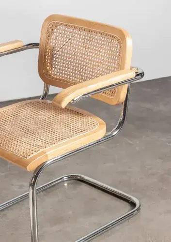 Cesca Natural — detalle apoyabrazos y estructura hierro