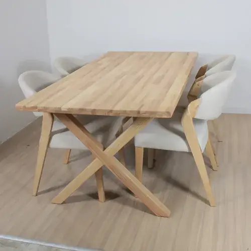 Silla Elba — vista lateral estructura madera caucho