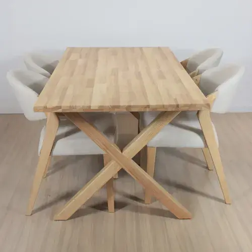 Silla Elba — detalle pata madera color natural