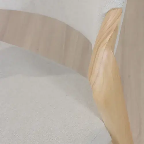Silla Elba — detalle acabado madera natural