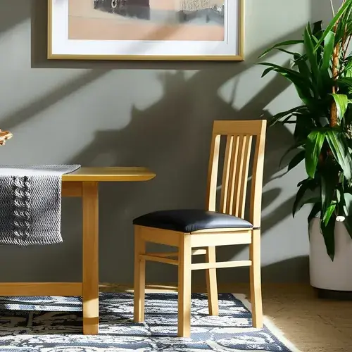 Silla de comedor de madera tapizada en cuerina — Emilia CyN