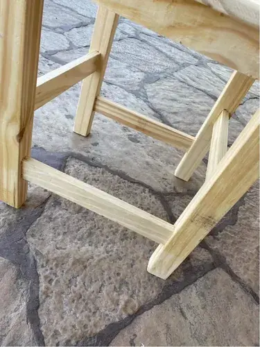 Silla OH16 pino macizo — vista de frente con asiento liso sin tapizar