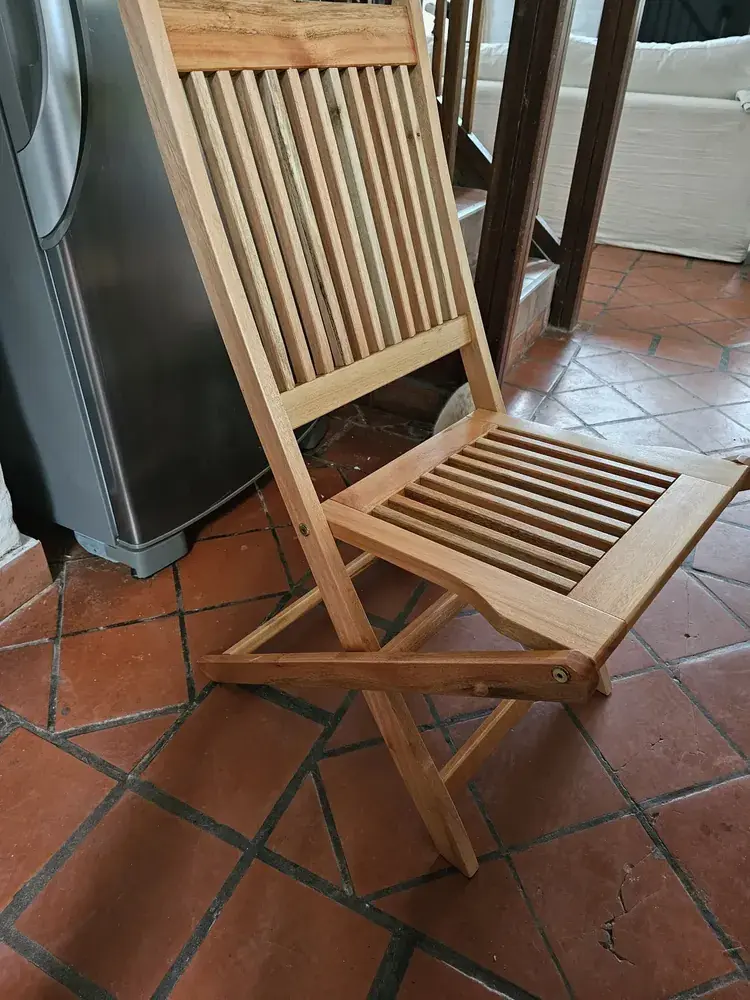 Silla plegable eucalipto plegada para guardado