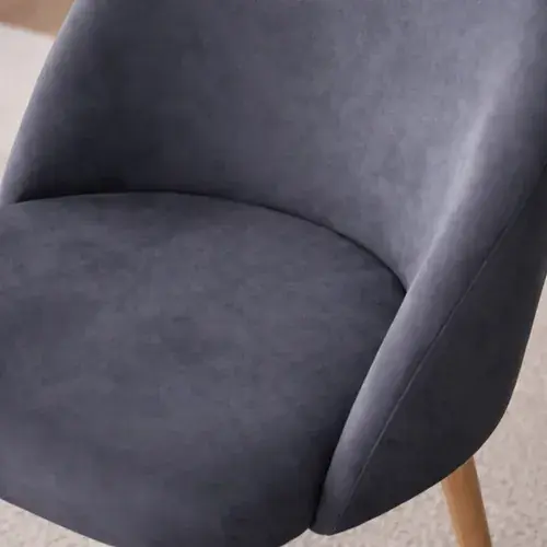 Thea Pana — detalle tapizado pana y patas de madera