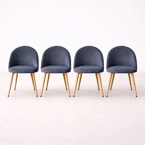 Thea Pana — patas de madera detalle