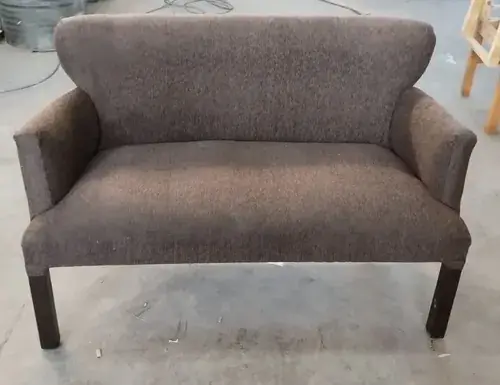 Sillon Matera CIMA Home — detalle apoyabrazos de madera
