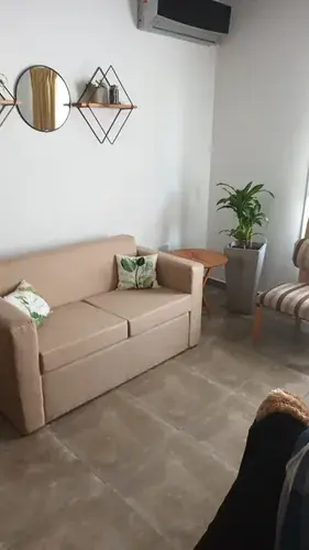 Sofa Paez Living MYM — detalle tela chenille